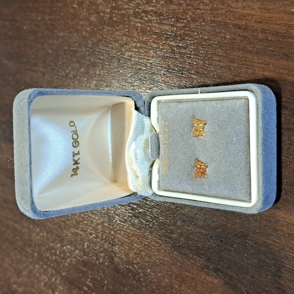 14kt Gold Butterfly Pierced Earrings Small - Picture 2 of 4